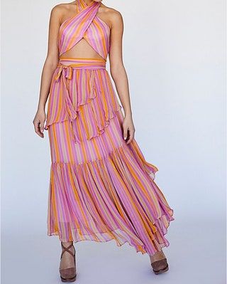 La imagen puede contener ropa, ropa, persona humana y falda.