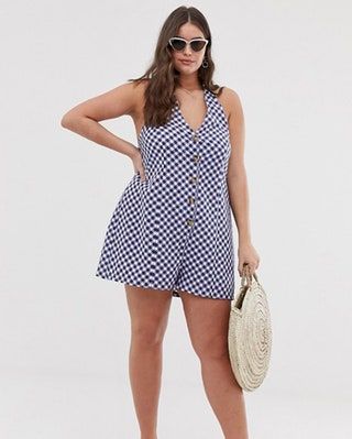 La imagen puede contener Vestimenta Ropa Vestimenta Persona humana Mujer Gafas de sol Accesorios Accesorio Mujer y calzado