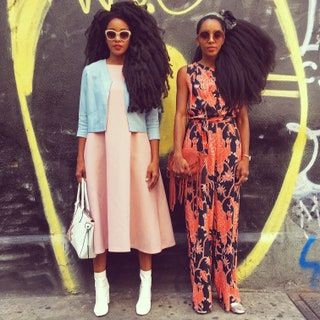 Esta imagen puede contener persona humana, gafas de sol, accesorios, accesorios, ropa, prendas de vestir, cabello y mujer