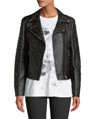 Bilden kan innehålla Kläder Apparel Jacka Kappa Blazer Human Person och Läderjacka