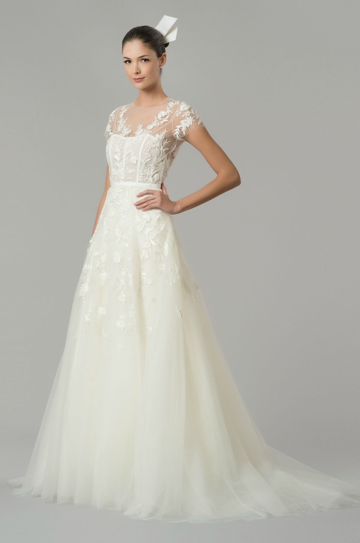 La imagen puede contener Ropa Ropa Vestido de novia Vestido de novia Moda humana y personal