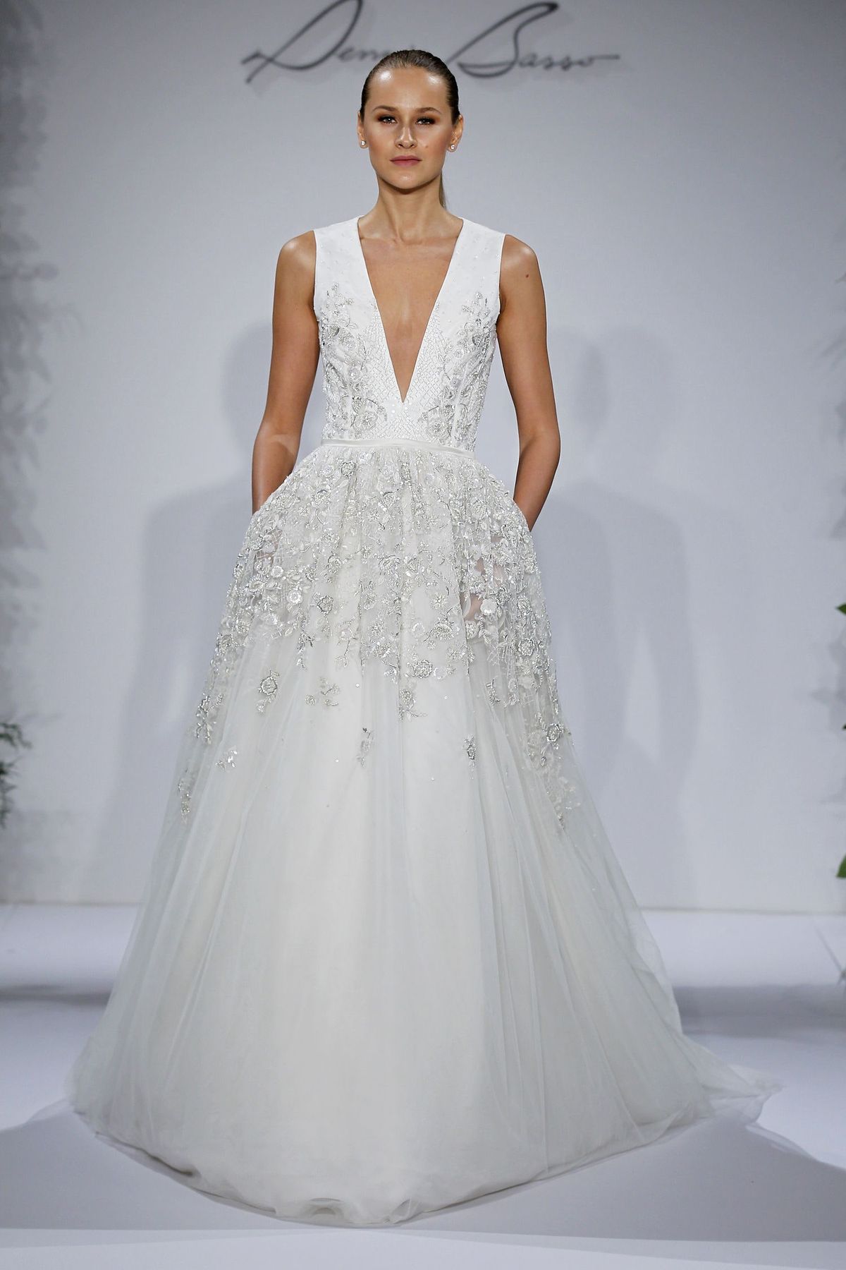 La imagen puede contener Ropa Vestimenta Vestido de novia Vestido de novia Moda Persona humana Vestido y novia