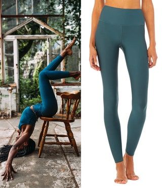 Krawatte Simpson mit Alo Yoga Airlift Leggings
