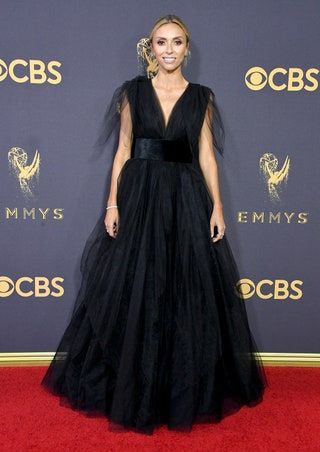 Bilden kan innehålla Giuliana Rancic Premiär Mode Röda mattan Röda mattan Premiär Människo och person