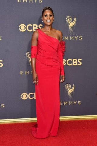 Bilden kan innehålla Issa Rae Modepremiär Röda mattan Röda mattanpremiär Människo och person