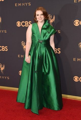 Bilden kan innehålla Shannon Purser Modepremiär Röda mattan Röda mattan Premiär Människoperson Kläder och kläder