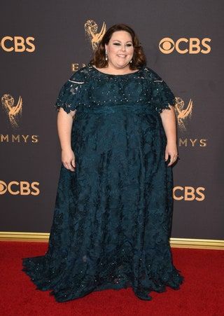 Bilden kan innehålla Chrissy Metz Premiär Mode Röda mattan Röda mattan Premiär Människo och person