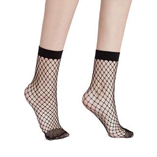 Dieses Bild kann Kleidung Kleidung Schuhe Schuh Socken Mensch und Person enthalten