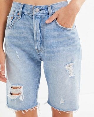 Bildet kan inneholde Klær Klær Bukser Denim Jeans Shorts Menneske og Person