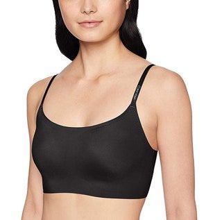 La imagen puede contener Ropa Ropa Lencería Ropa interior Persona humana y sujetador