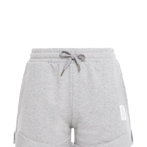 pantalones cortos grises