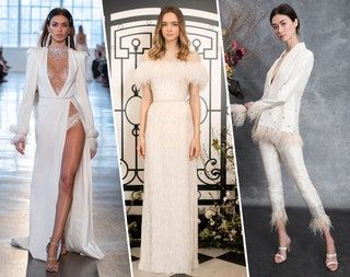 Dieses Bild enthält möglicherweise Kleidung Kleidung Menschliche Person Mode Abendkleid Kleid Robe Ärmel und Premiere