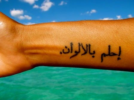 La imagen puede contener piel, mano, muñeca, brazo, tatuaje, humano y persona