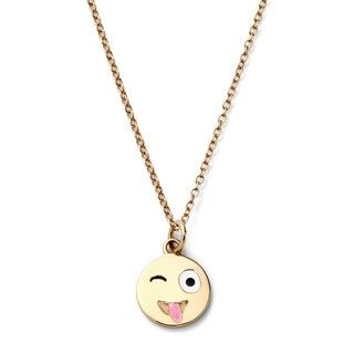 La imagen puede contener collar, accesorios de joyería, colgante y medallón