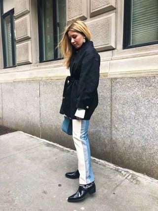 La imagen puede contener Ropa Ropa Calzado Calzado Persona humana Abrigo y abrigo