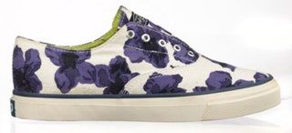 Bild kann enthalten Kleidung Bekleidung Schuhe Schuhe Sneaker Handtasche Geldbörse Zubehör Zubehör und Tasche
