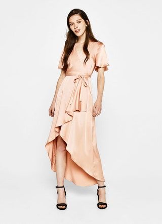 Esta imagen puede contener ropa Vestido Ropa Persona humana Mujer Mujer Vestido de noche Vestido Bata y moda