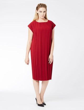 Bild kann enthalten Kleidung Kleid Kleidung Mensch und Person
