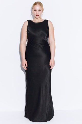 Bild kann enthalten Kleidung Kleid Kleidung Menschliche Person Abendkleid Kleid Robe und Mode