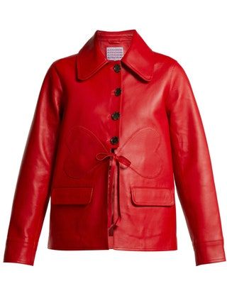 Bild kann Kleidung Bekleidung Mantel Jacke und Lederjacke enthalten