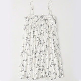 La imagen puede contener ropa, vestido y ropa