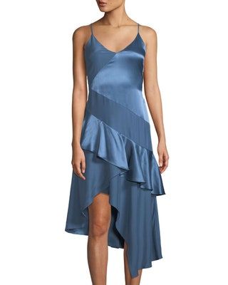 La imagen puede contener Ropa Vestido Ropa Mujer Persona humana Vestido de noche Vestido Bata Moda y mujer