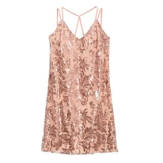 La imagen puede contener ropa, vestido, ropa y encaje