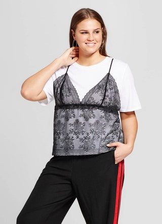 La imagen puede contener ropa, ropa, persona humana y blusa.