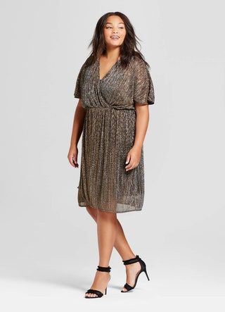 La imagen puede contener ropa, ropa, persona humana y manga.
