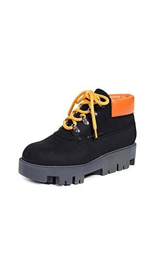 Bild kann Bekleidung Bekleidung Schuhe und Schuhe enthalten