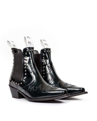 Bild kann Kleidung Bekleidung Schuhe Schuh und Stiefel enthalten