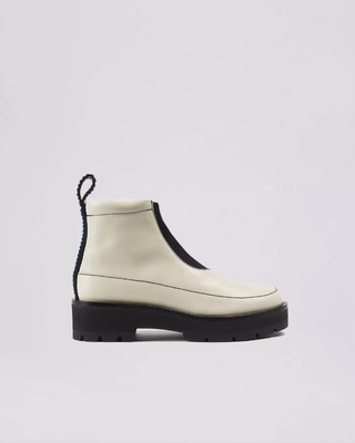 Bild kann Bekleidung Bekleidung Schuhe und Schuhe enthalten