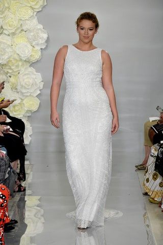 Esta imagen puede contener ropa, ropa, bata, moda, vestido de noche, persona humana, vestido de novia y boda