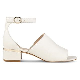 Slika lahko vsebuje Oblačila Oblačila Obutev Sandal in Čevlji