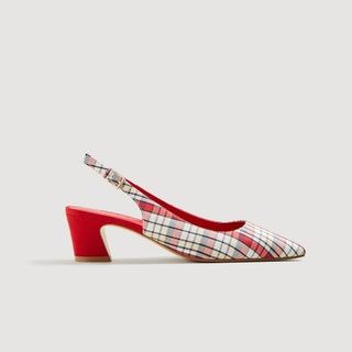 La imagen puede contener ropa, calzado, calzado y tacones altos