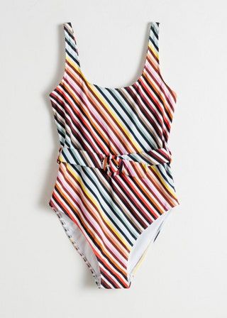 Esta imagen puede contener accesorios de collar de joyería, accesorio y cadena.