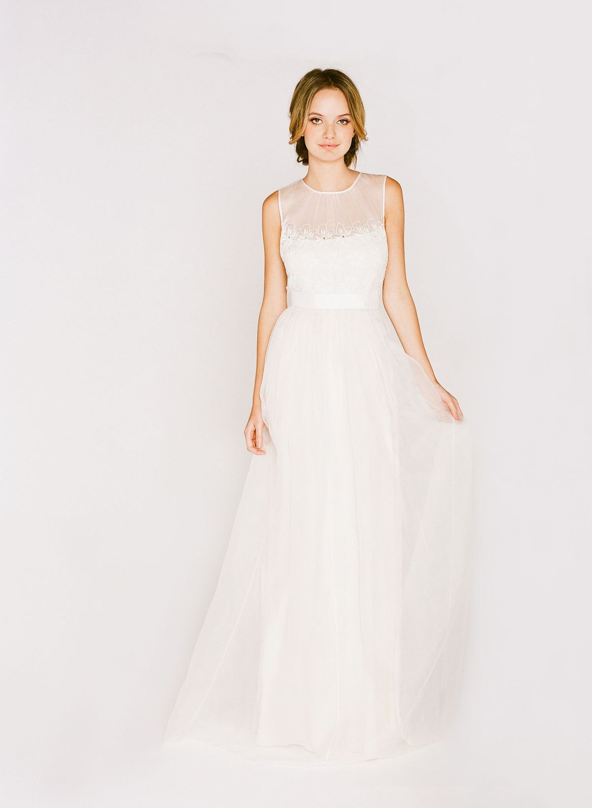La imagen puede contener Ropa Vestimenta Vestido de novia Vestido de novia de moda Persona humana Novia y Sara Forestier