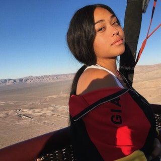 Den här bilden kan innehålla Väst Kläder Flytväst Kläder Utomhus Natur Människo och person
