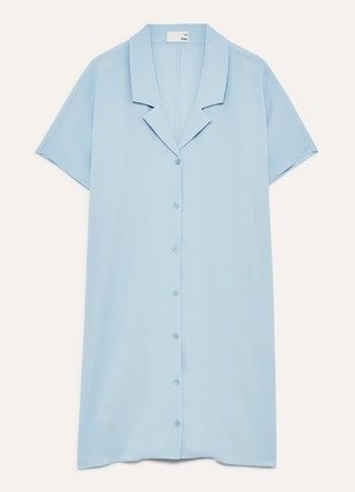 Esta imagen puede contener ropa, ropa, decoración del hogar, camisa, bata, bata de laboratorio y lino