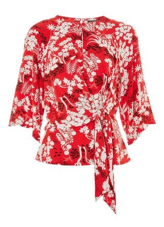 La imagen puede contener ropa, ropa, bata, kimono y bata de moda