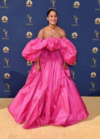 Slika lahko vsebuje Tracee Ellis Ross Clothing Apparel Fashion Premiere Human Person in Red Carpet
