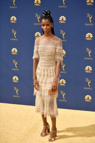 Slika lahko vsebuje Fashion Human Person Premiere Letitia Wright Red Carpet in Red Carpet Premiere