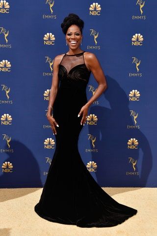 Slika lahko vsebuje Yvonne Orji Human Person Fashion Premiere Red Carpet Red Carpet Premiere Oblačila in oblačila