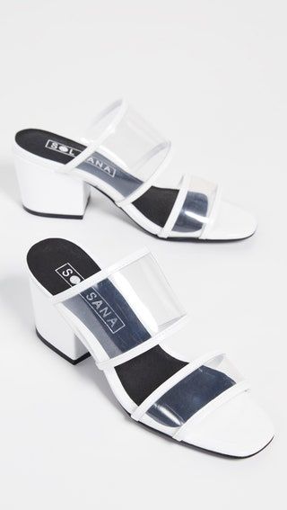 La imagen puede contener Ropa Vestimenta Calzado Sandalia Zapato y Tacón alto