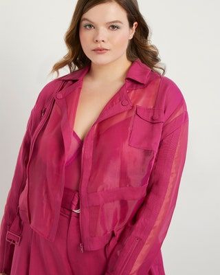 La imagen puede contener ropa, ropa, manga, blusa, manga larga, persona humana y camisa