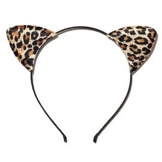 Bilden kan innehålla kläder, kläder hatt pannband och bandana