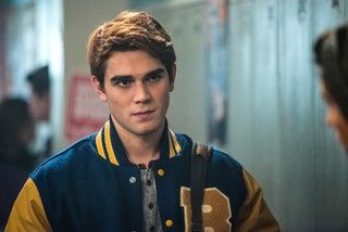 Bilden kan innehålla Kj Apa människa och person