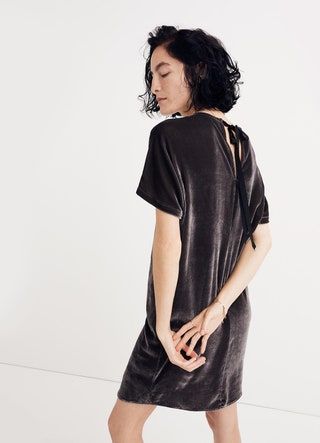 La imagen puede contener Ropa Vestido Ropa Manga Mujer Persona humana Manga larga y Mujer