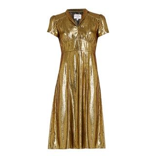 La imagen puede contener Vestido Ropa Vestimenta Moda Vestido de noche Vestido Bata Manga Vestido de novia femenino y boda