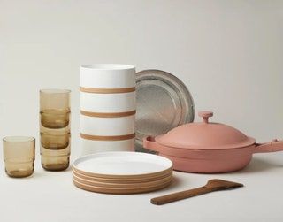 La imagen puede contener arte de porcelana cuenco de cerámica platillo comida plato de comida bebida leche y bebida